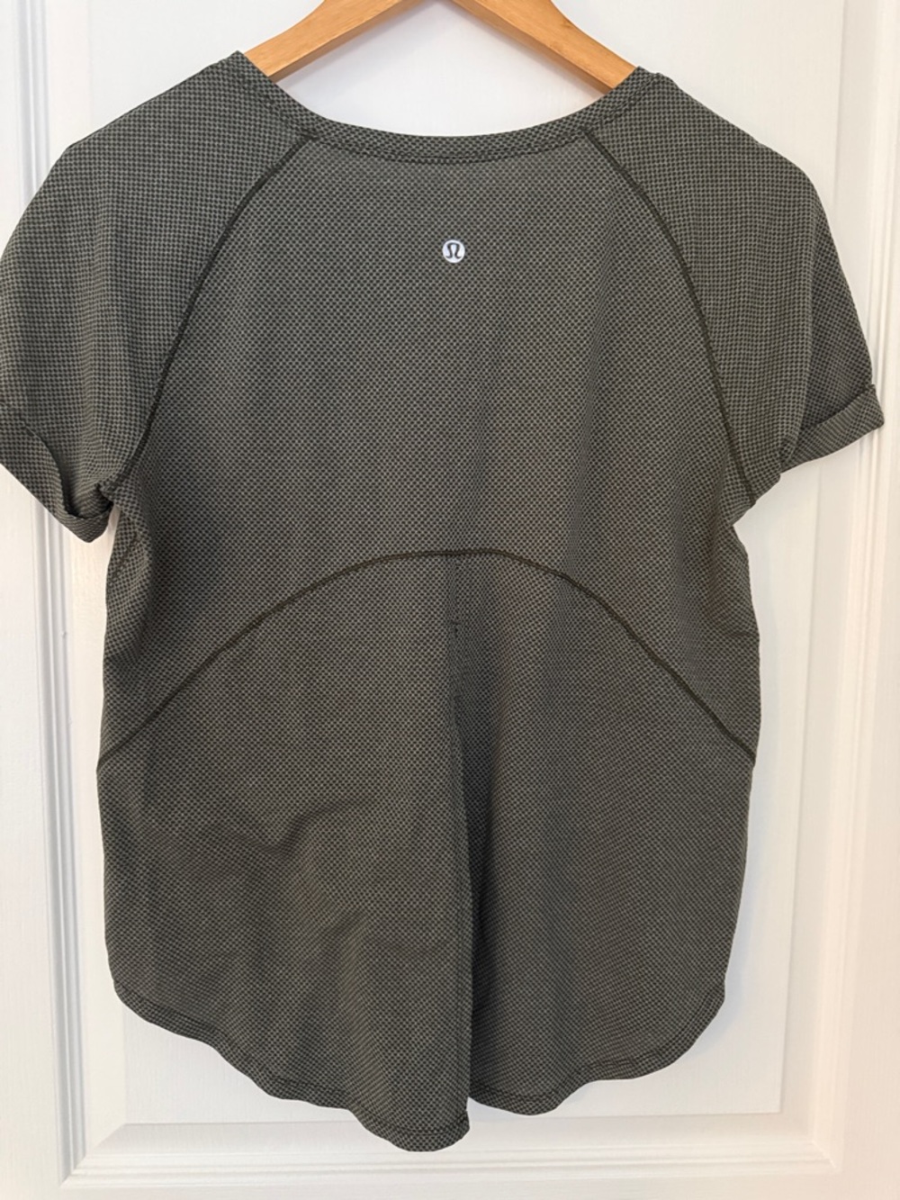 Lululemon Open Up Tie-Back Tee Heathered Camo Green no size dot, but fits a size - Picture 7 of 9